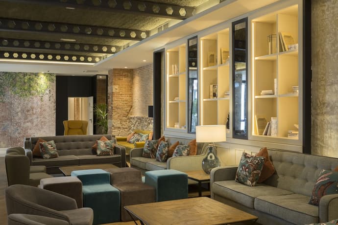 Icon BCN, Primary image