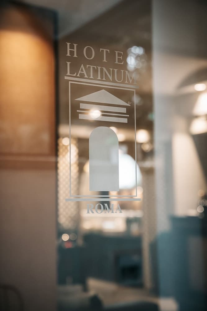 Hotel Latinum, Primary image