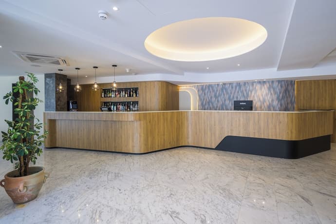 Xemxija Bay Hotel, Reception