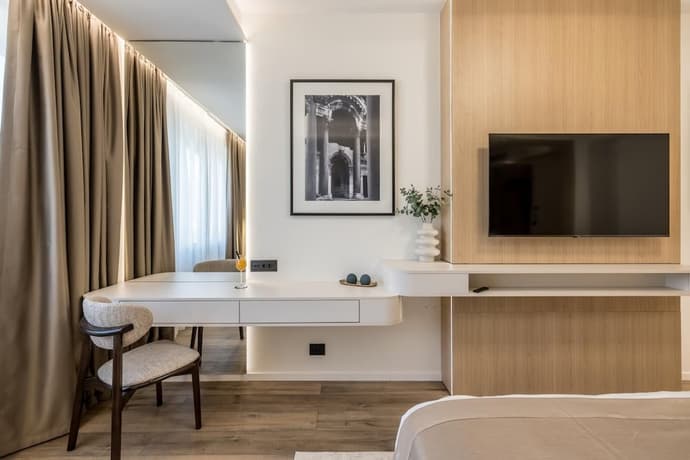 Atrium Hotel, Primary image