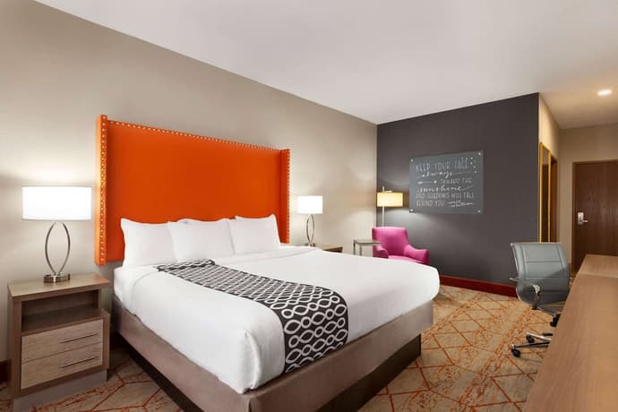 La Quinta Inn & Suites by Wyndham Lackawanna