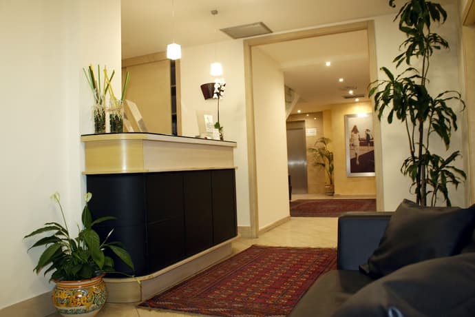 Villa Cibele, Interior entrance