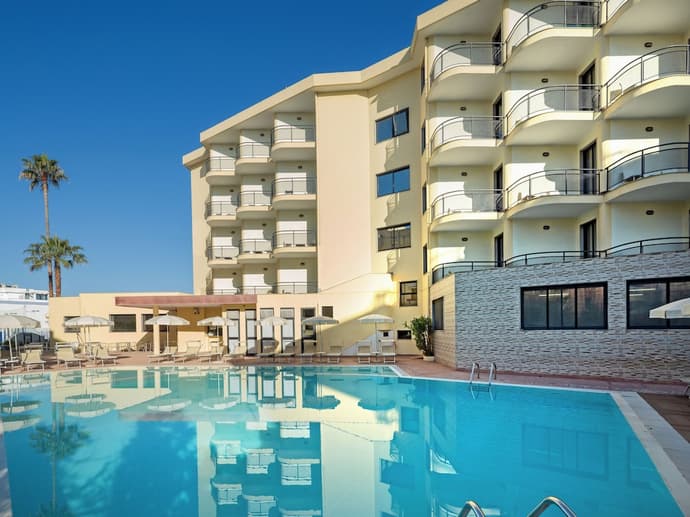 Rina Hotel, Primary image