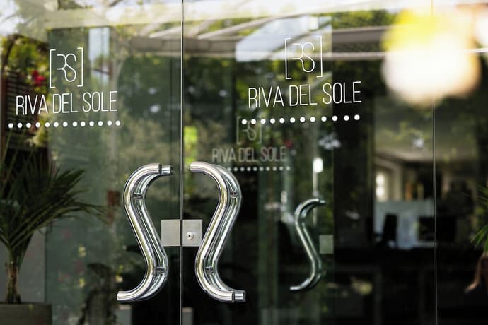 Riva del Sole, Primary image