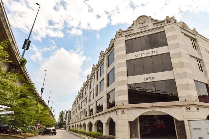 Moty Hotel, Primary image