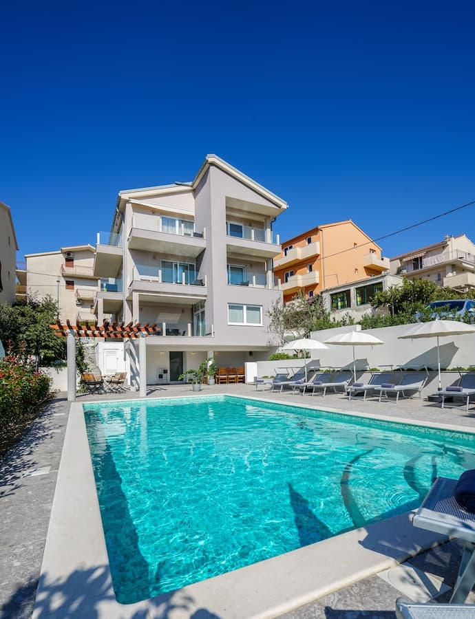 Olive Tree Apartments, Primary image