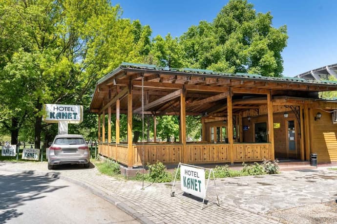 B&B Kanet, Primary image