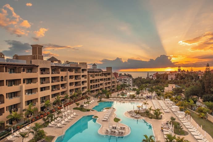 GF Victoria, Primary image