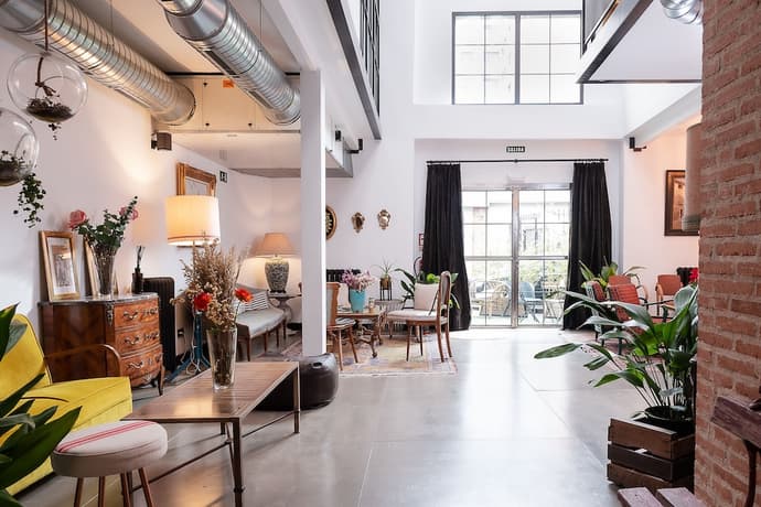 LaNave, Primary image