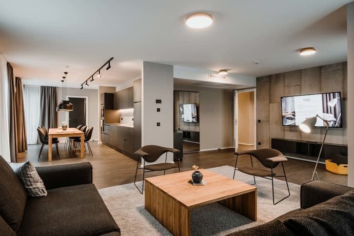 Timehouse, Primary image