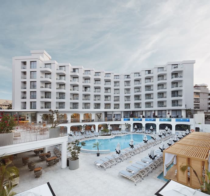 Lalila Blue Suites, Primary image