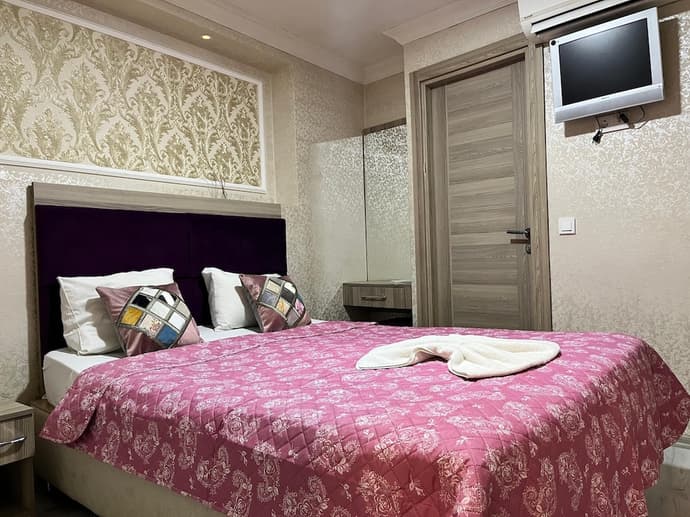 Theodian Hotel, Primary image