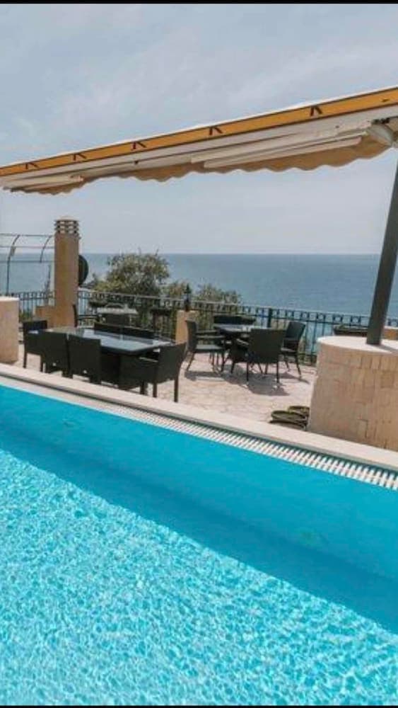 Monte Perla Residence