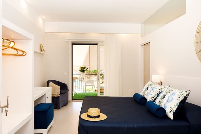 Melrose Sorrento, Primary image