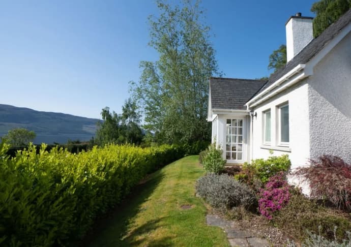Loch Ness Cottages, Primary image
