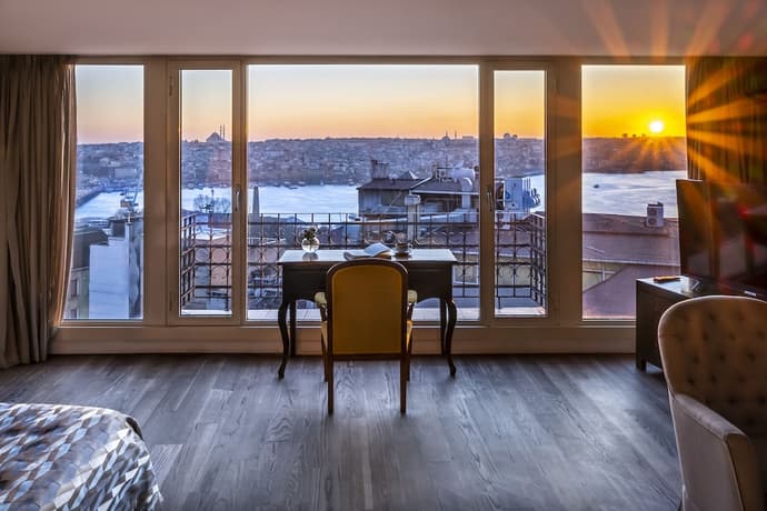 Ansen Suites, Primary image