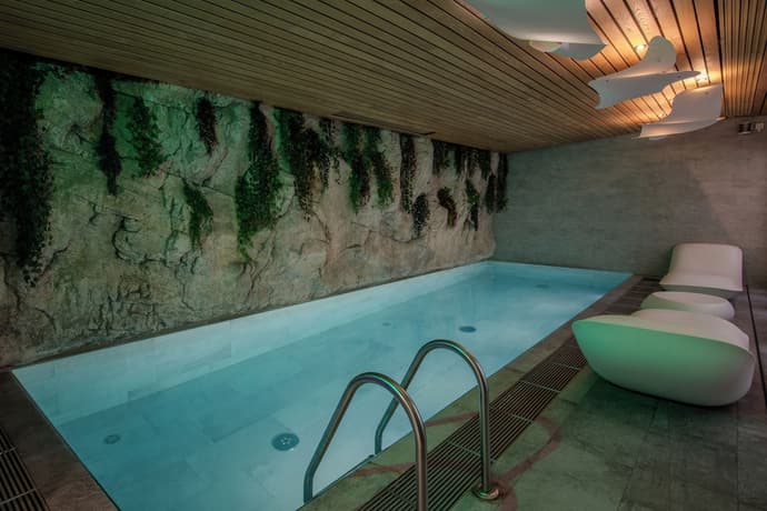 Hotel B55, Primary image