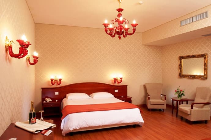 Augusta Lucilla Palace, Primary image