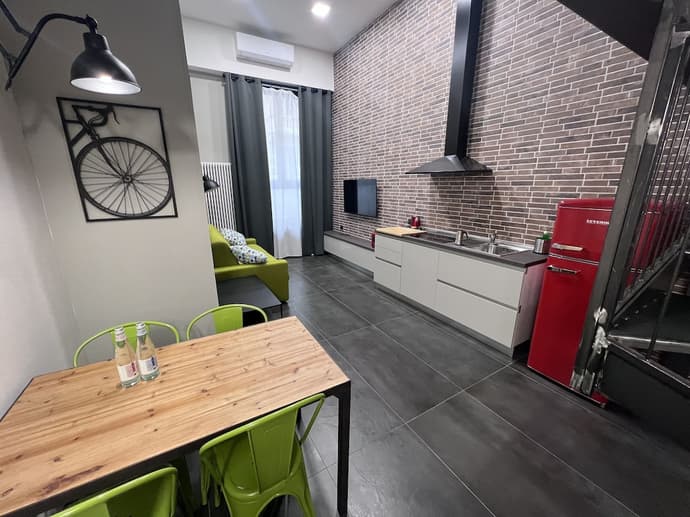 Residence Star, Primary image