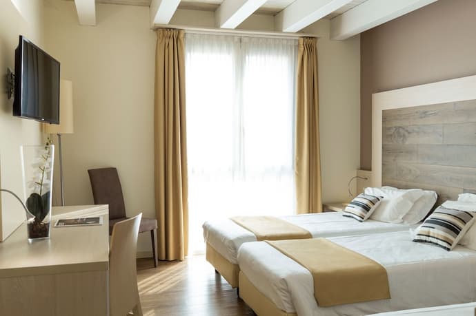 Alexander, Primary image