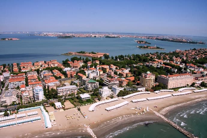 Rivamare, Primary image