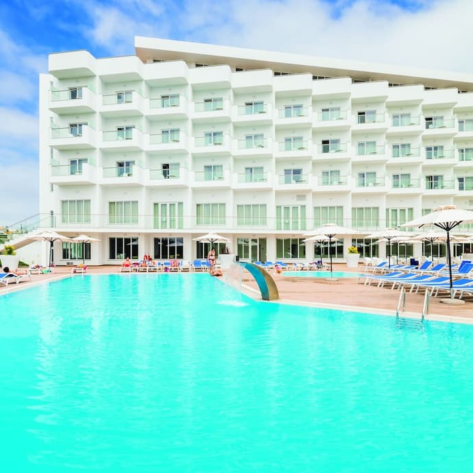 MH Peniche, Primary image