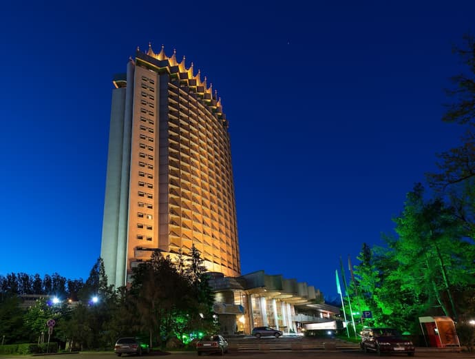 Hotel Kazakhstan, Primary image
