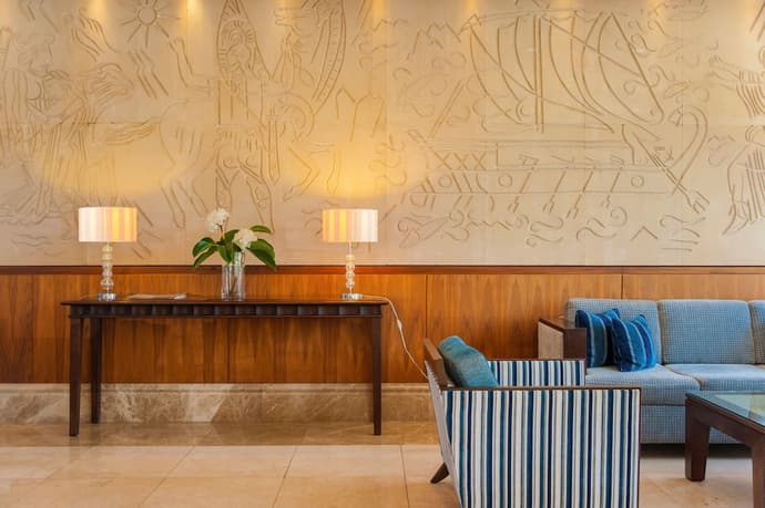 Ajax Hotel, Interior entrance