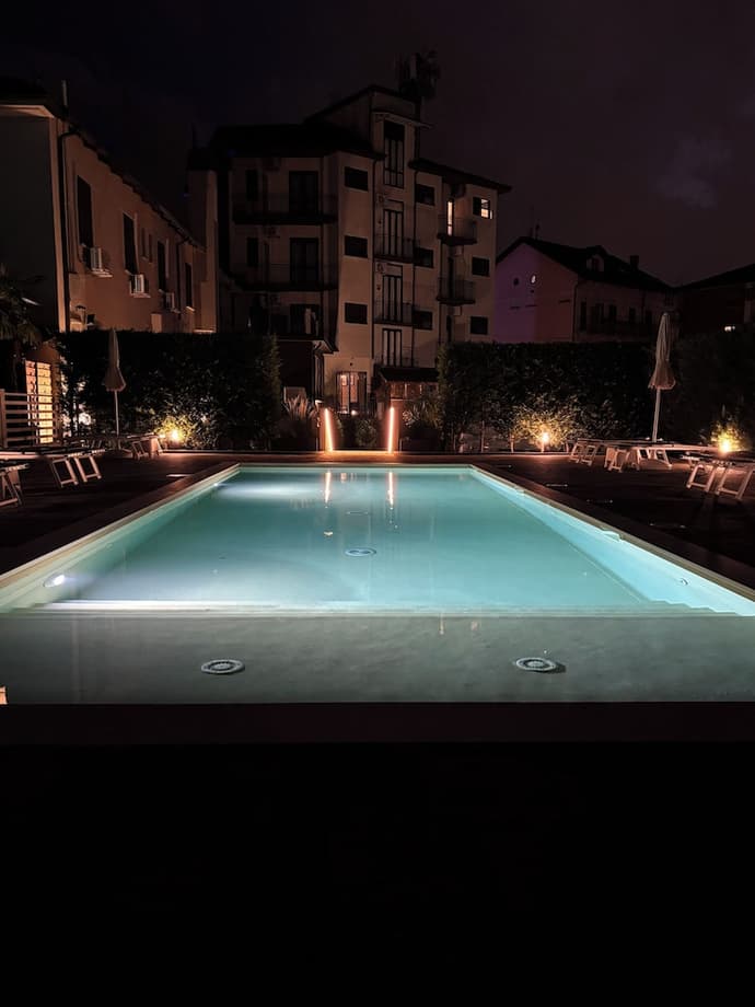 La Pace, Primary image