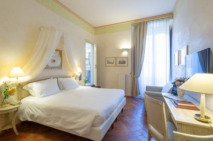 Davanzati, Primary image