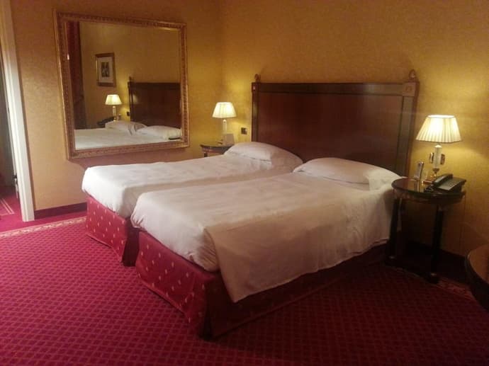 Maxim Hotel, Primary image