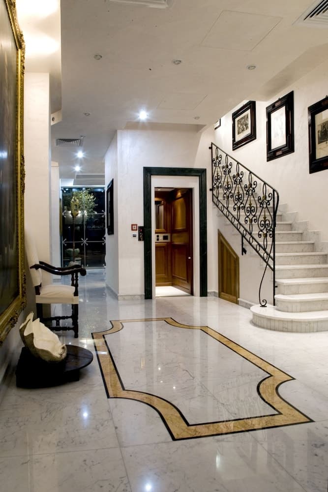 Arcom Palace