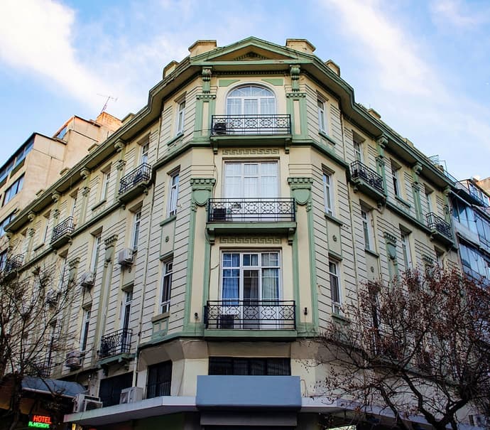 Nea Metropolis, Primary image