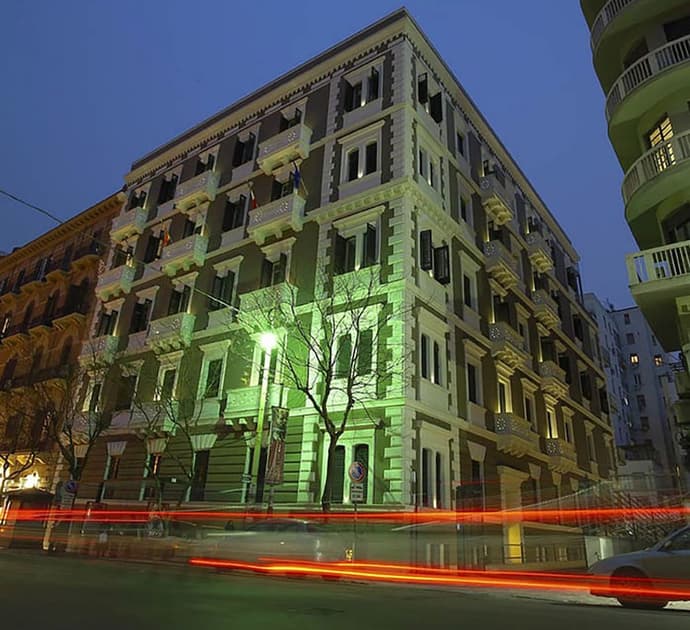 Hotel Garibaldi, Primary image