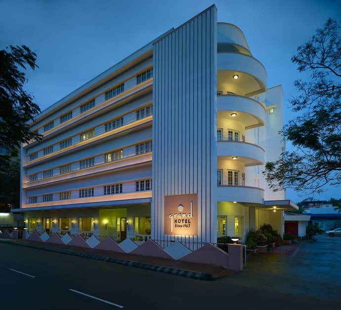 Grand Hotel, Primary image