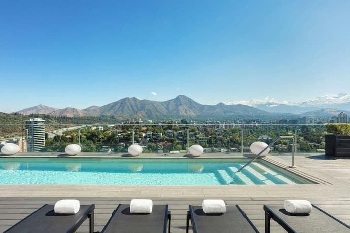 W Santiago, Primary image