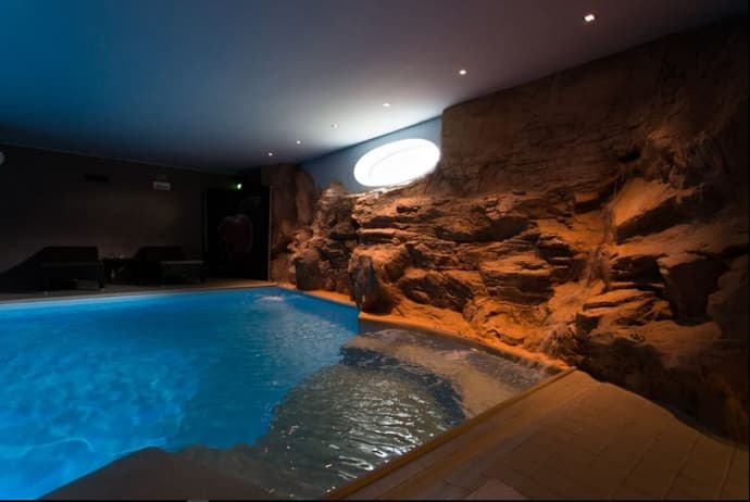 Air Palace Hotel, Primary image