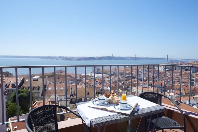 Solar dos Mouros, Primary image