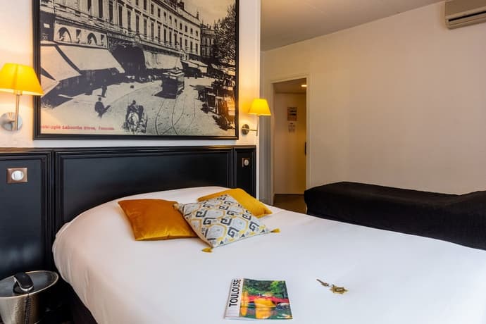 Hotel De France, Primary image