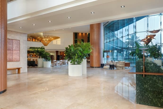 Yas Plaza Mangroves, Primary image