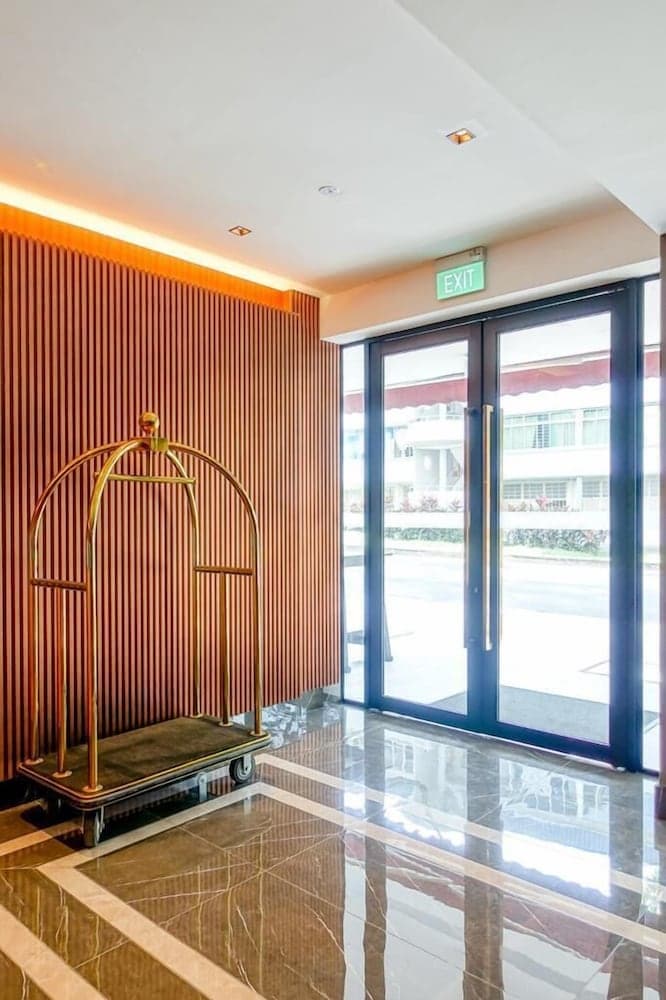 Nostalgia Hotel, Reception