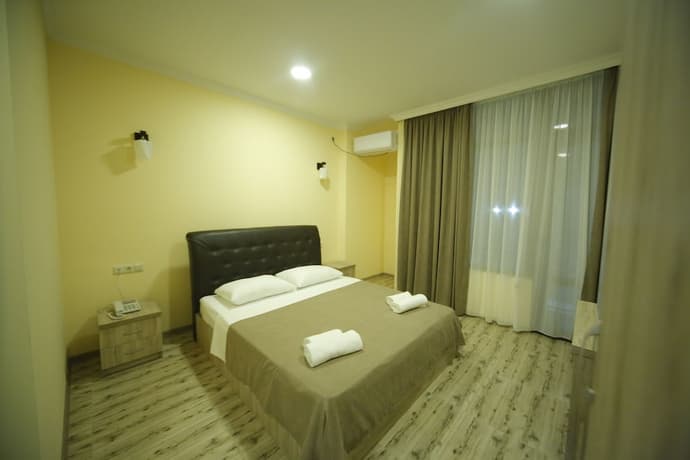 Comfort, Primary image