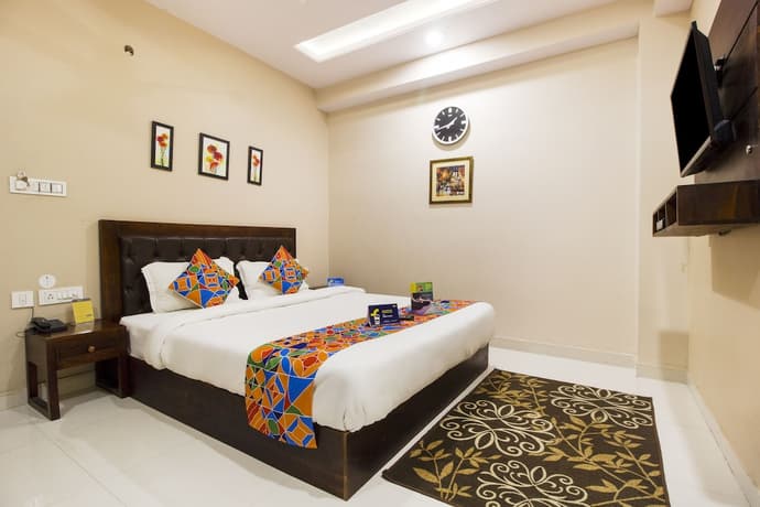 FabExpress Travelers Lodge