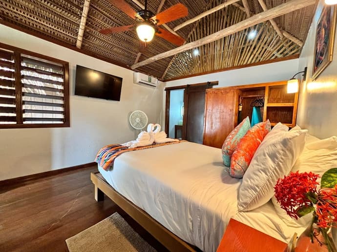 Azure Del Mar, Primary image