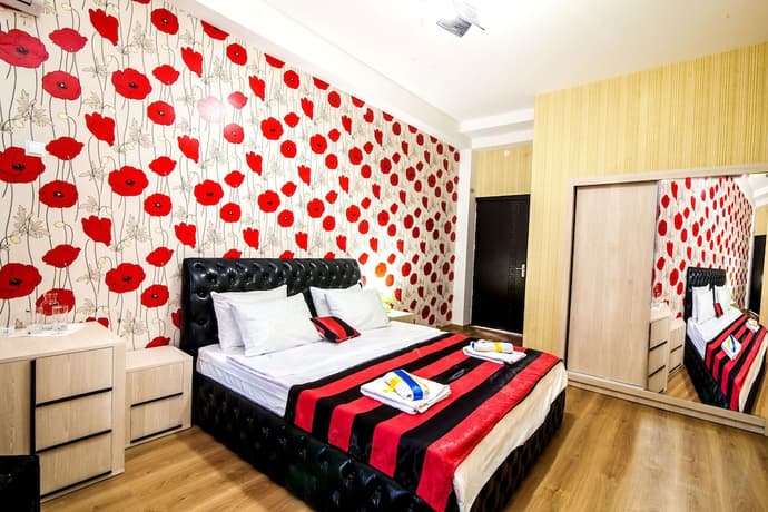 Hotel Ellegance, Primary image