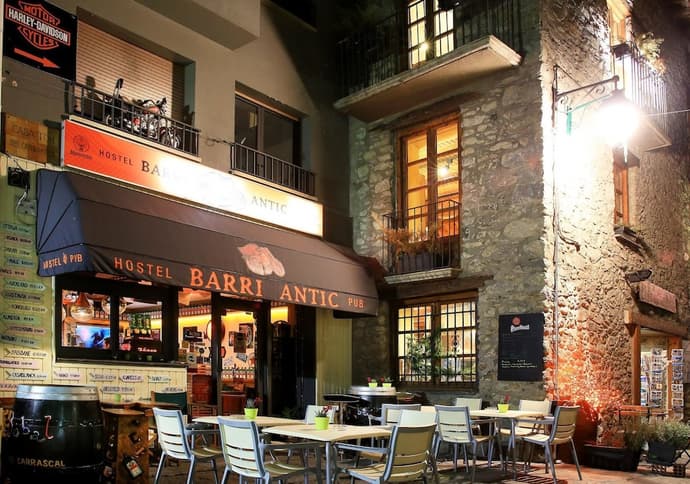 Barri Antic Hostel & Pub