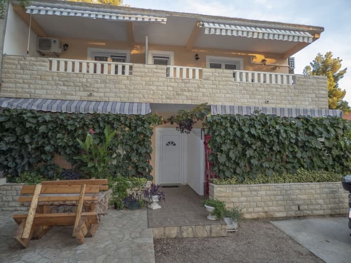 Apartments Plaza, Primary image