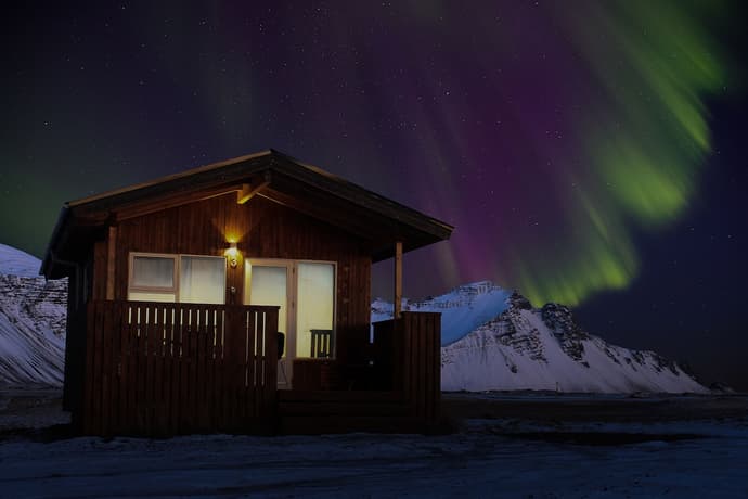 Aurora Cabins, Primary image