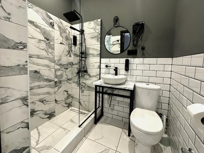 Route Hotel, Primary image