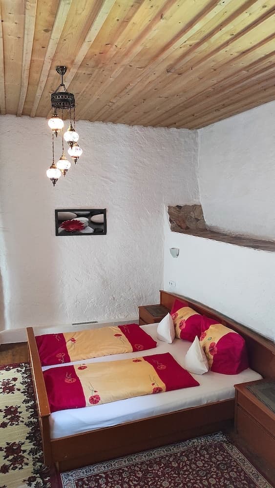 Maurushaus, Primary image